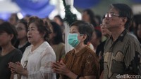Misa Pontifikal Natal yang digelar di Gereja Katedral Jakarta, berjalan tertib dengan penerapan pengaturan jemaat dan prosedur keamanan yang ketat sejak kedatangan hingga pelaksanaan ibadah.