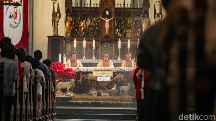 Misa Pontifikal Natal yang digelar di Gereja Katedral Jakarta, berjalan tertib dengan penerapan pengaturan jemaat dan prosedur keamanan yang ketat sejak kedatangan hingga pelaksanaan ibadah.