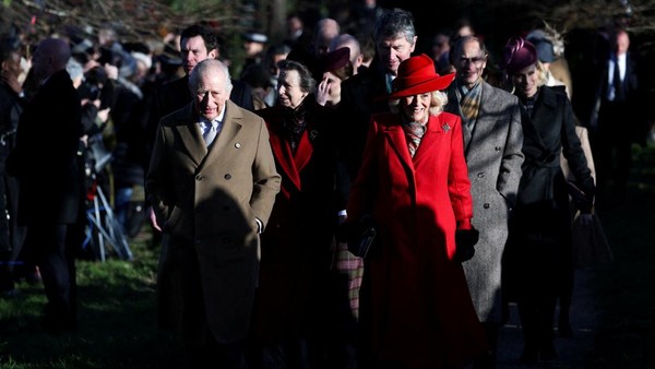 Raja Charles dan Keluarga Hadiri Ibadah Natal di Sandringham