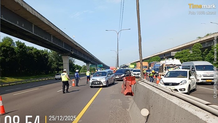 Volume Kendaraan Melonjak, Contraflow Diterapkan Lagi di Km 55-65 Tol Japek