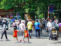 Ribuan Pengunjung Ramaikan TMII Saat Libur Natal