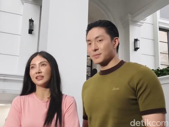 Giorgio Antonio Ikut Rayakan Natal di Rumah Sarwendah