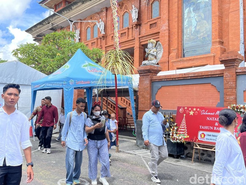 Suasana Misa Natal di Gereja Katolik Katedral Denpasar, 25 Desember 2025.