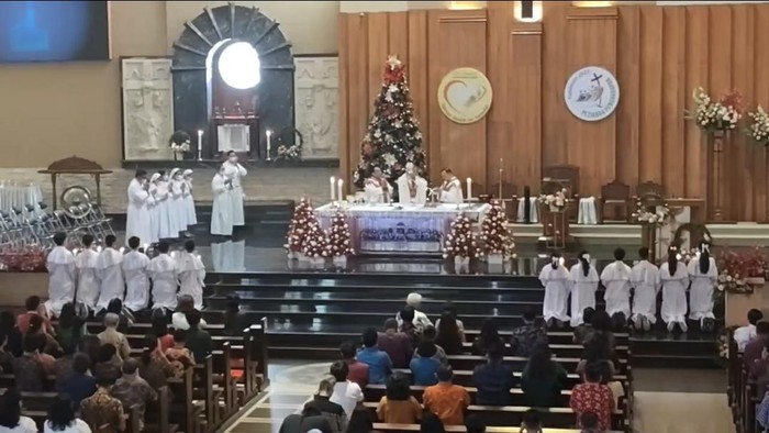 Misa Natal di Gereja Santo Yoseph Palembang Berjalan Khidmat