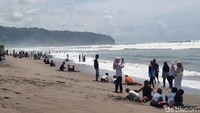 Viral Pria Larang Wisatawan Foto di Parangtritis, Pemkab Bantul Buka Suara