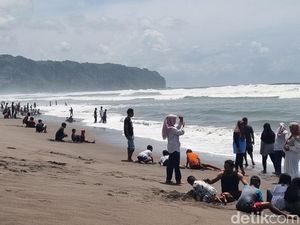 Viral Pria Larang Wisatawan Foto di Parangtritis, Pemkab Bantul Buka Suara