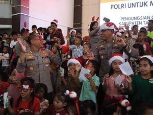 Korban Bencana di Tapteng Rayakan Natal dengan Suasana Haru di Pengungsian