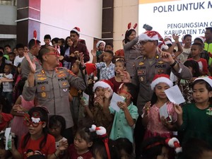 Korban Bencana di Tapteng Rayakan Natal dengan Suasana Haru di Pengungsian