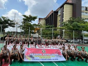 Taruna Akpol Asal Polda Riau Kirim Bantuan untuk Korban Banjir Sumatera