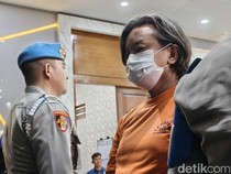 Pria Berjaket Ojol Tembak Lansia gegara Kehabisan Uang Saat Liburan