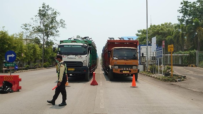 Arus Truk Meningkat, Polisi Berlakukan Contraflow Menuju Pelabuhan Ciwandan