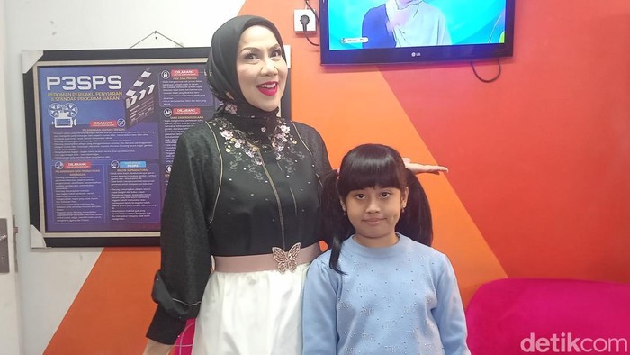 Venna Melinda dan Vania ditemui di kawasan jalan Kapten P tendean, Jakarta Selatan, Rabu (24/12/2025).