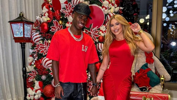 Gaya Bintang Sepakbola Dunia Rayakan Natal, Ada yang Jadi Santa
