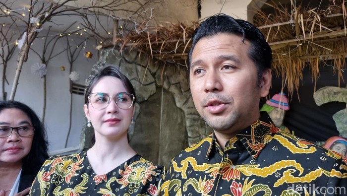 Wagub Emil Dardak dan Arumi Bachsin