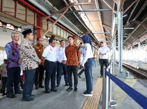 Saat Gibran Kunjungi Stasiun Tawang Semarang