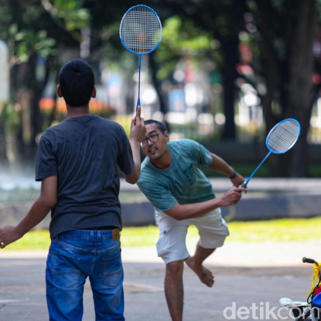 Warga Isi Libur Natal dengan Olahraga di Lapangan Banteng