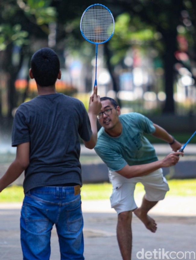 Warga Isi Libur Natal dengan Olahraga di Lapangan Banteng