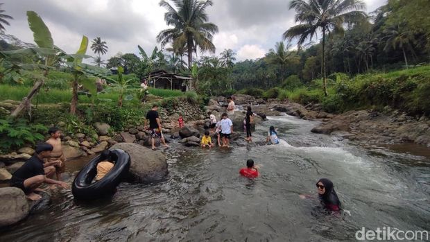 Wisata Cadas Ngampar Ciamis