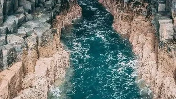 Gua Fingal di pulau Staffa, lepas pantai Skotlandia. Foto: Psychological-Ad1264 via Bored Panda