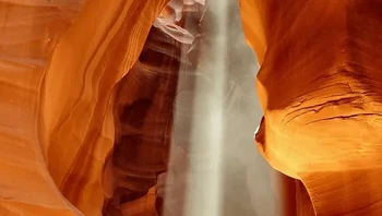 Antelope Canyon, Arizona, Amerika Serikat. Foto: Groundbreaking_Cup30 via Bored Panda