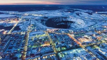 Tambang berlian Mirny, Rusia. Terdapat di tengah-tengah kota. Foto: tatasz via Bored Panda
