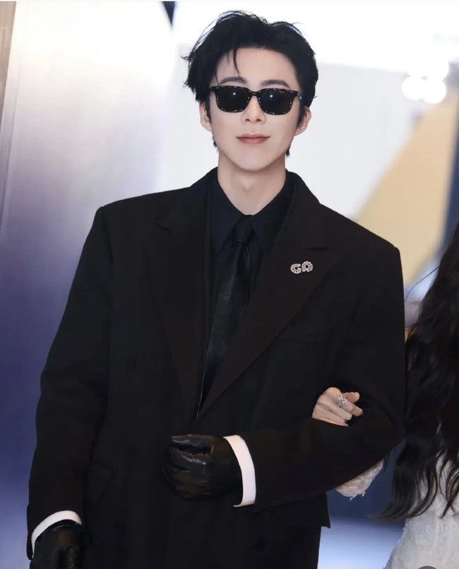 Liu Yu Ning dianggap sebagai salah satu aktor paling menonjol di 2025 dengan beberapa peran besarnya. Drama China The Prisoner Beauty merupakan serial yang sangat populer tahun ini dengan Liu Yu Ning sebagai karakter penting. Selain itu Liu Yu Ning juga mengambil projek drama A Dream Within a Dream, dan Eternal Brotherhood Season 2. Foto: Dok. Weibo