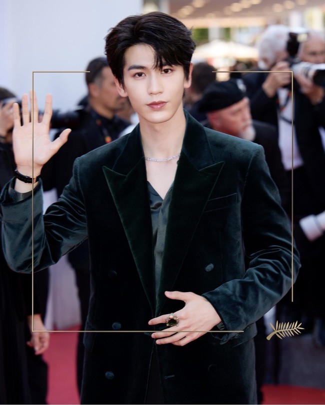 Zhang Linghe muncul di beberapa drama berbeda selama 2025. The Best Thing, drama romantis yang dibintangi Zhang Linghe dirilis awal tahun ini mendapat respon positif. Selain itu, Zhang Linghe kembali menaiki puncak popularitas lewat drama Our Generation yang tayang pada Juni 2025. Foto: Dok. Weibo