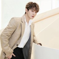 Deng Wei berhasil meraih penghargaan sebagai aktor paling populer di iQIYI Scream Night 2025 berkat kemunculannya di beberapa drama besar. Mysterious Lotus Casebook dan Love Has Fireworks adalah judul drama China yang dibintanginya tahun ini. Foto: Dok. Weibo