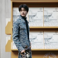 Lin Yi termasuk aktor China yang cukup sibuk di 2025. Meski polanya berbeda dengan aktor fantasi sejarah, Lin Yi tetap fokus pada drama modern, romansa, dan slice of life. Tahun ini, drama China Ski in to Love yang dibintangi Lin Yi pun populer. Sang aktor juga ikut andil dalam projek drama When I Meet the Moon dan A Chan. Foto: Dok. Weibo