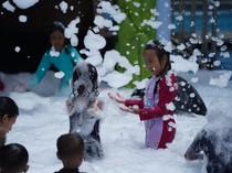 Anak Happy! Sensasi Mandi Busa di Batu Ekonomis Park Saat Libur Nataru