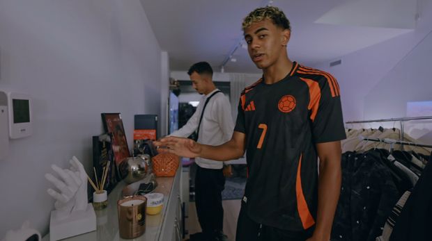 Lamine Yamal mengajak house tour lewat video yang diunggah ke kanal YouTube miliknya.