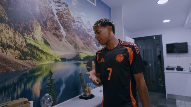 Lamine Yamal mengajak house tour lewat video yang diunggah ke kanal YouTube miliknya.