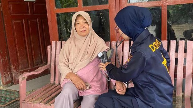 Polda Sumbar menggelar bakti kesehatan ke 222 korban terdampak bencana