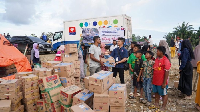 PT Diamond Food Indonesia Tbk (Diamond Group) bersama PT SIG Combibloc Indonesia (SIG Group) menyalurkan bantuan bagi korban banjir bandang dan longsor di Aceh, Sumatera Utara, dan Sumatera Barat.