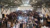 Suasana Christmas Garage Sale yang digelar selama empat hari, 25–28 Desember 2025, menghadirkan puluhan tenant preloved dan produk kreatif lokal untuk mengisi libur akhir tahun.