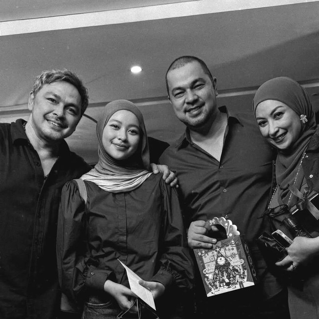 Indahnya Toleransi! Beda Keyakinan, 4 Selebritas Rayakan Natal dengan Keluarga