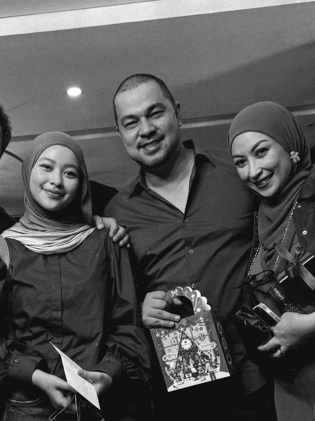 Indahnya Toleransi! Beda Keyakinan, 4 Selebritas Rayakan Natal dengan Keluarga