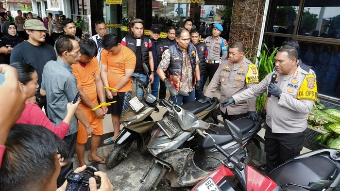 Dua satpam yang menjadi penadah motor curian di Bandar Lampung