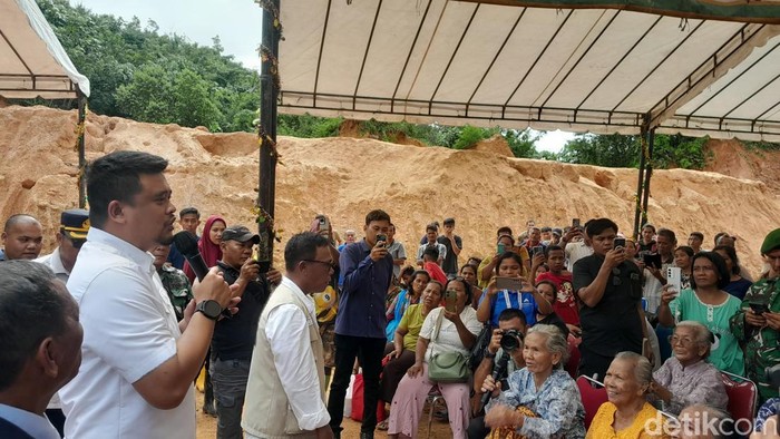 Pesan Gubsu saat Perayaan Natal di Pengungsian Tapteng: Saling Menguatkan