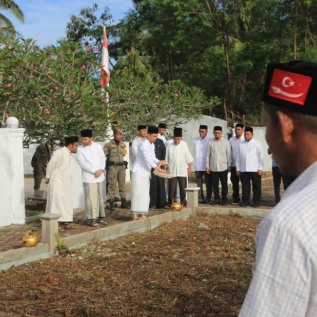 Jejak Duka Tsunami Aceh, Doa Mengalir di Kuburan Massal Suak Indrapuri