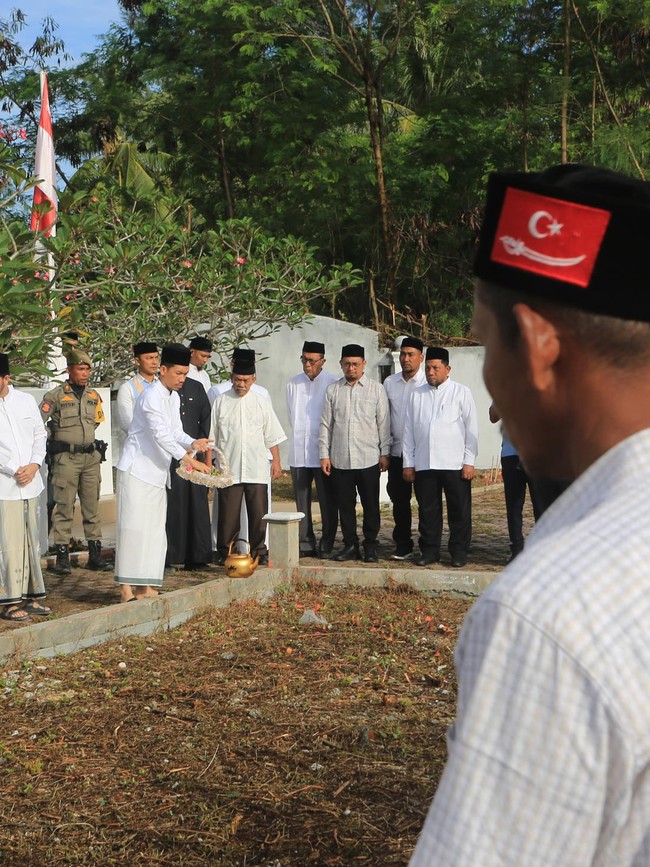 Jejak Duka Tsunami Aceh, Doa Mengalir di Kuburan Massal Suak Indrapuri