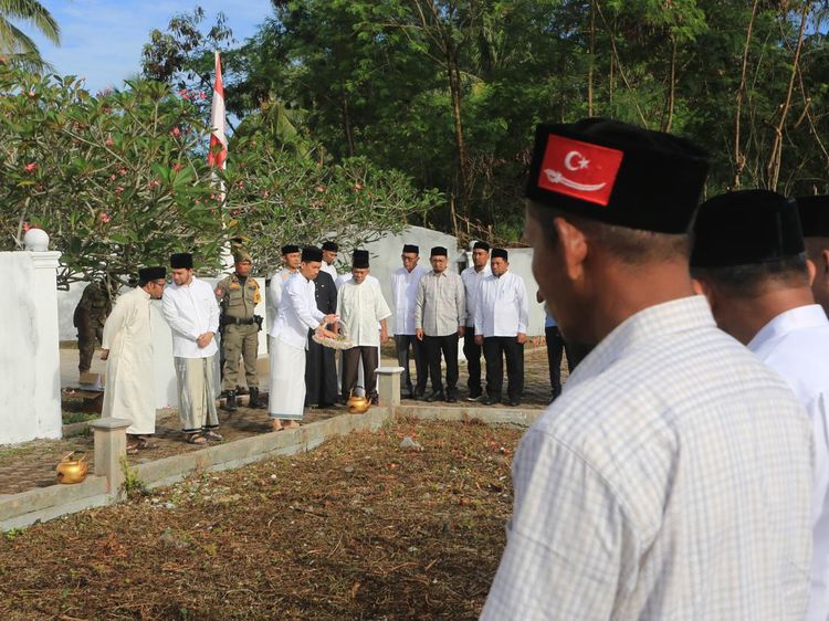 Jejak Duka Tsunami Aceh, Doa Mengalir di Kuburan Massal Suak Indrapuri
