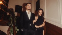 Justin Hubner langsung memberikan komentar tak terduga dalam kolom Instagram calon istrinya. Foto: dok instagram Jennifer Coppen dan Justin Hubner