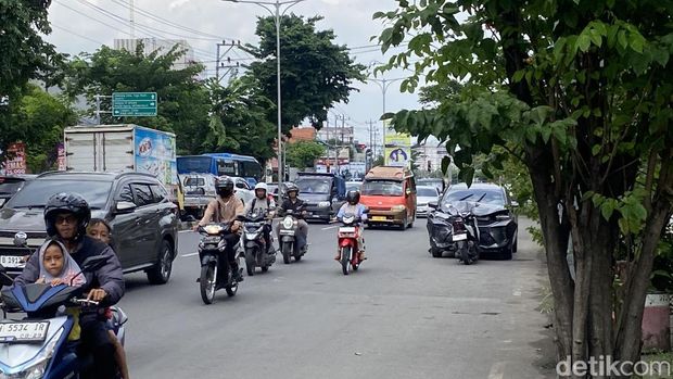 Jalan Majapahit, Gayamsari, Kota Semarang, yang menjadi TKP tabrakan beruntun 4 mobil, Jumat (26/12/2025).