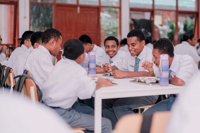 Kisah Alfius, Penjual Pinang yang Kini Sekolah Gratis di Jayapura