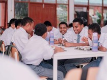 Kisah Alfius, Penjual Pinang yang Kini Sekolah Gratis di Jayapura