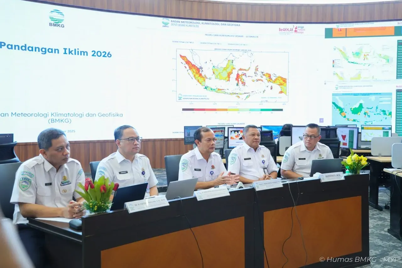 Kepala BMKG, Teuku Faisal Fathani pada Konferensi Pers Climate Outlook 2026 di Gedung D Command Center MHEWS BMKG, Jakarta Pusat, Selasa (23/12). (Dok. BMKG)