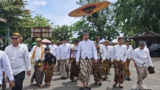 Sah! PB XIV Mangkubumi Salat Jumat 7 Kali Berturut-turut di Masjid Agung Solo