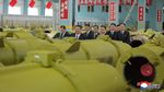 Kim Jong Un Tinjau Pabrik Amunisi, Isyaratkan Program Rudal Berlanjut