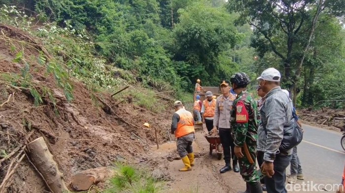 Upaya Mitigasi Bencana di Jalan Cadas Pangeran Sumedang